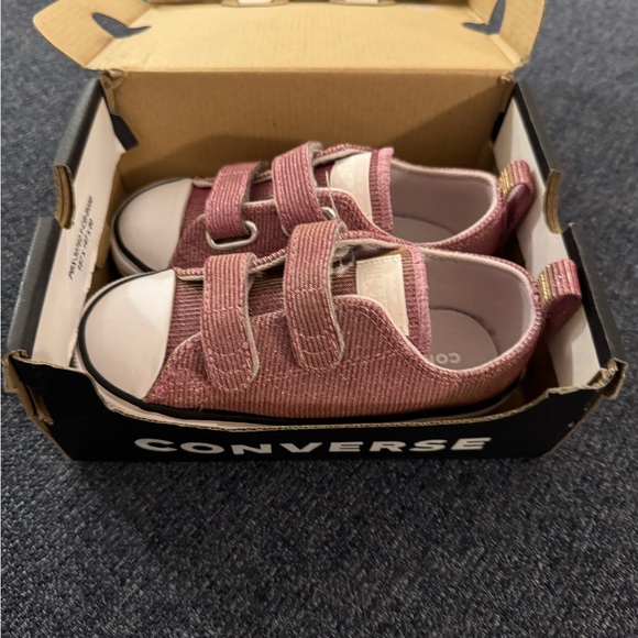 Converse Chuck Taylor Barely Rose/Silver/white Child 9 Model 765103F - Picture 3 of 7